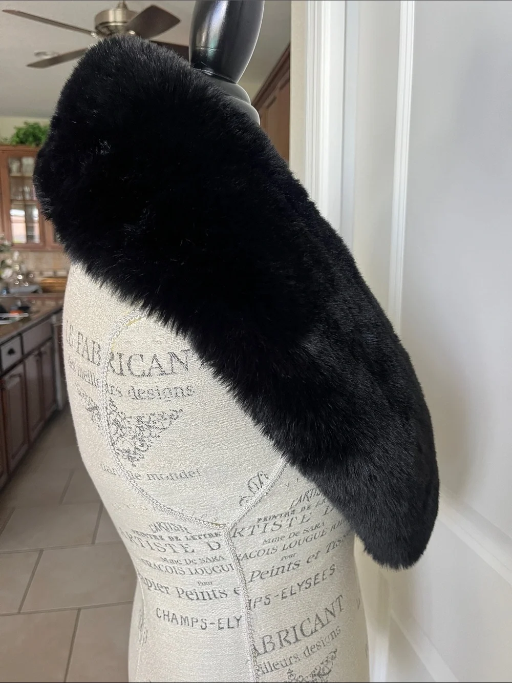 Beautiful black faux fur collar, scarf shoulder wrap 40